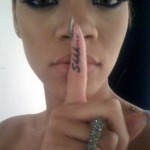 Rihanna Thinks Bloggers Don’t Have A Life