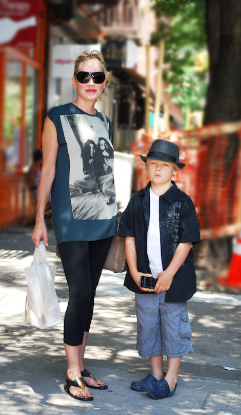 Sharon Stone’s Casual Look: T Shirt And Leggings