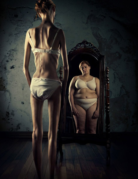 Anorexic+person+looking+in+mirror