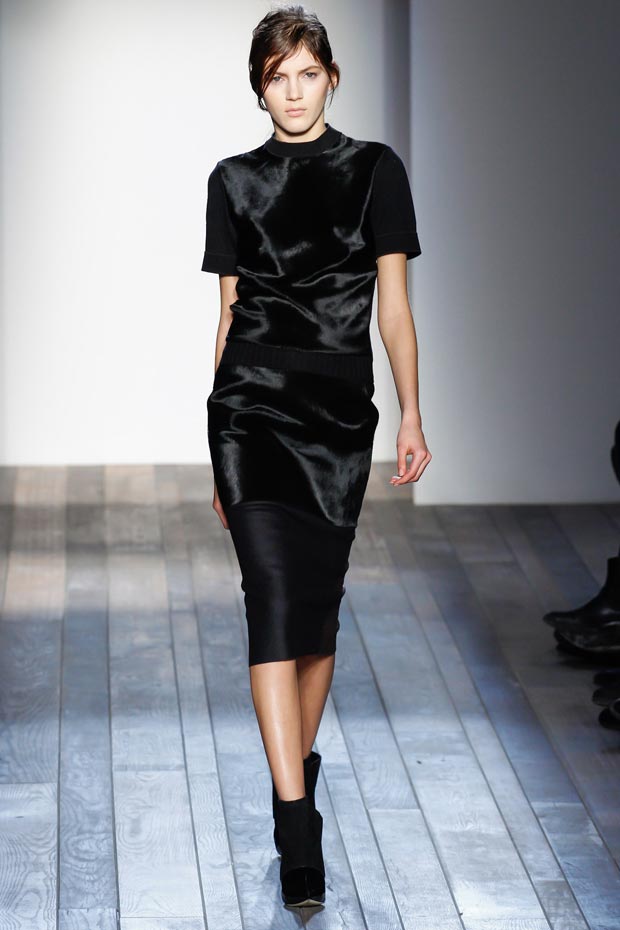 5 Dark Fall Looks To Try: Victoria Beckham Fall 2013 Collection