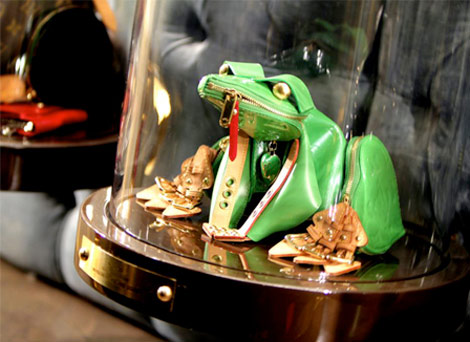 Louis Vuitton Billie Achilleos frog 2010