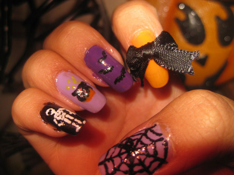 perfect Halloween manicure