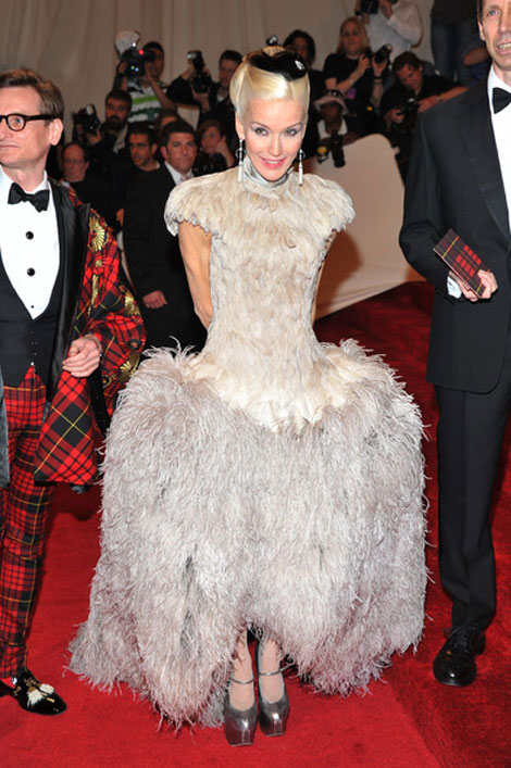 Daphne Guinness feathered Alexander McQueen dress Met Ball 2011