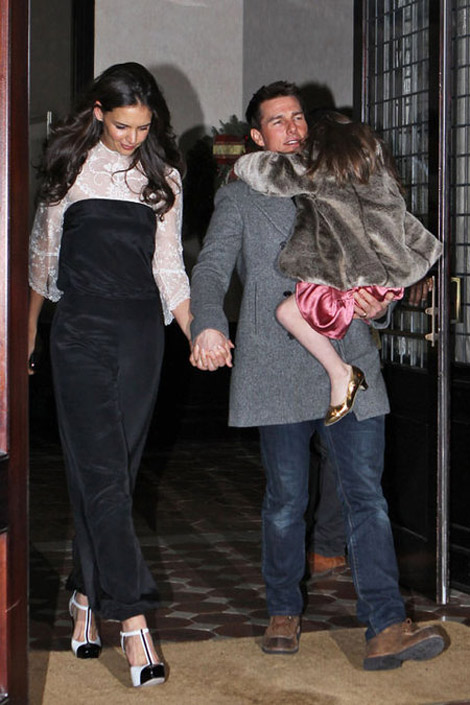 katie Holmes birthday with husband Tom Cruise and daughter