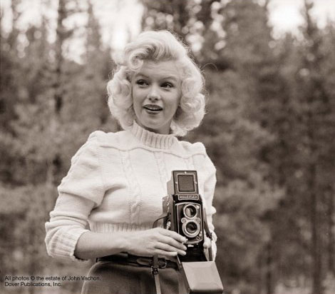 Marilyn Monroe smiling taking picture