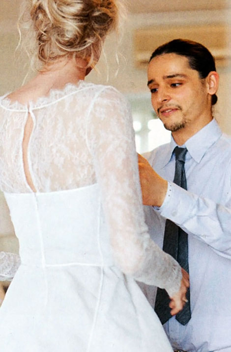 Olivier Theyskens working on Caroline Trentini s wedding dress