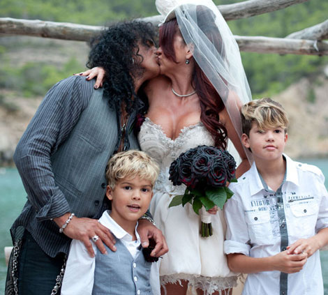 Rock n roll Summer Wedding Inspiration Slash and family