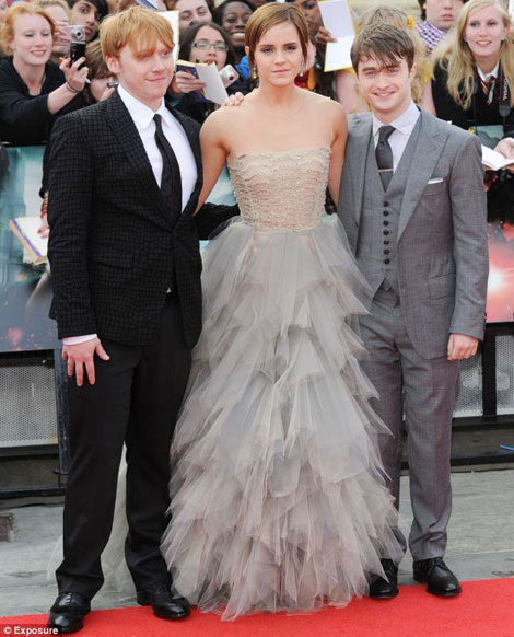 Emma Watson’s Oscar De La Renta Tulle Dress For Harry Potter Premiere