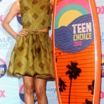 Zoe Saldana wins Teen Choice Award 2012 for Colombiana