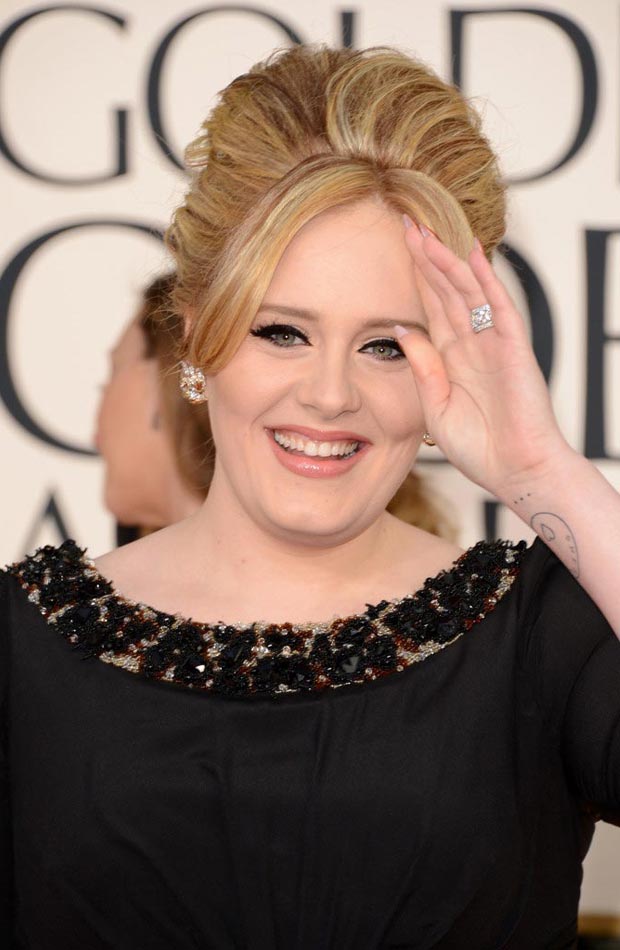 Adele won Golden Globe Award black dress