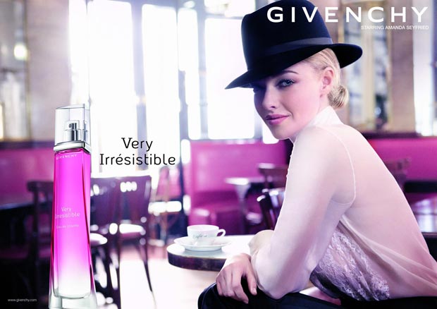 Amanda Seyfried Givenchy Very Irresistible perfume ad