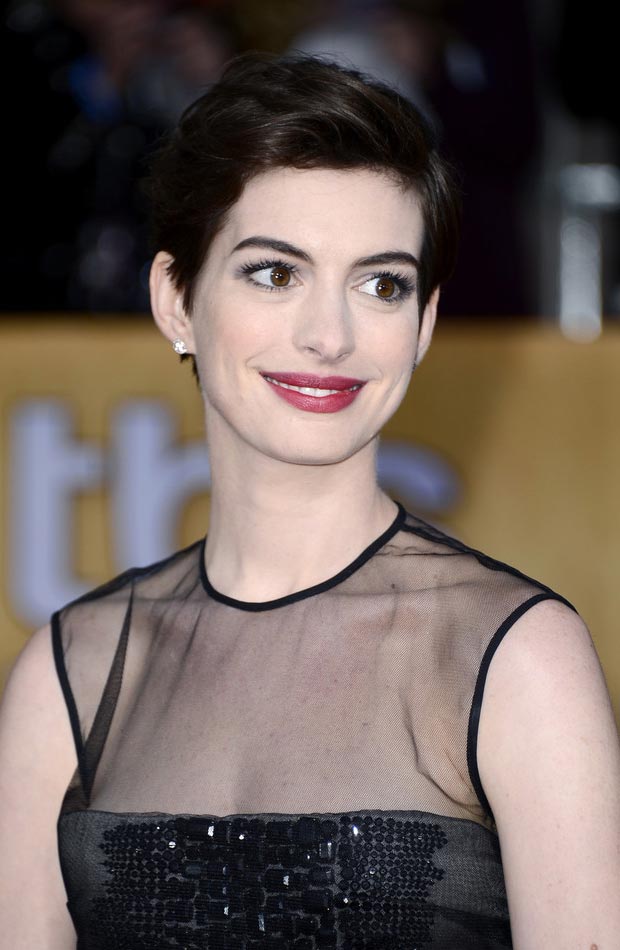 Anne Hathaway hair makeup 2013 SAG Awards