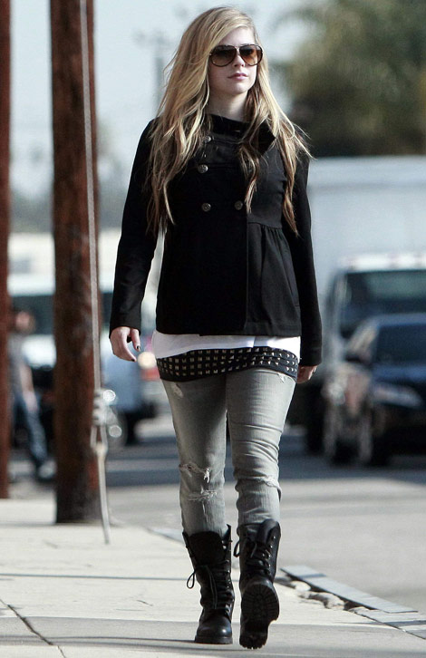Avril Lavigne Is Having Weight Issues?
