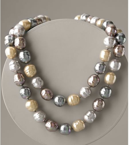 Christmas Present of The Day – Pearls, The Detail of Perfect Elegance