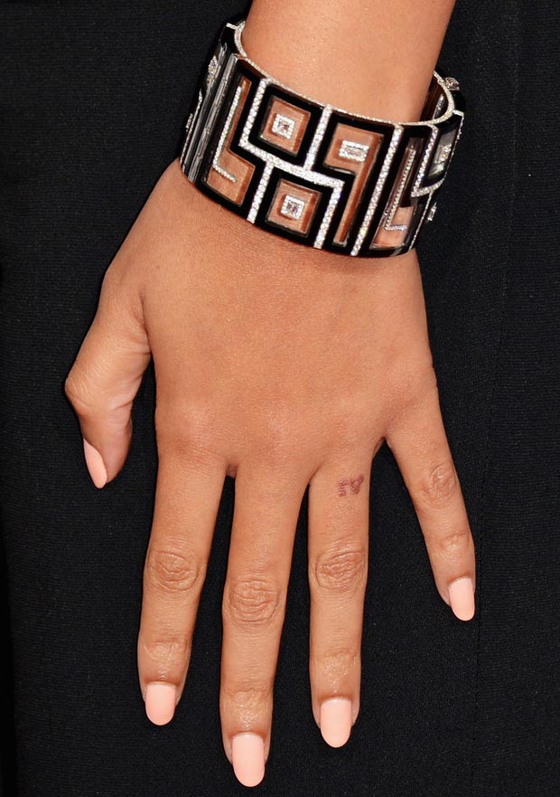 Beyonce 2013 Grammy nails bracelet ring finger tatttoo