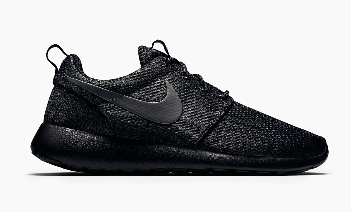 black mesh sneakers Nike Roshe One