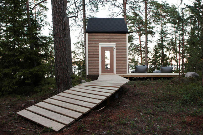 Minimalist Style: Micro Cabin In The Woods