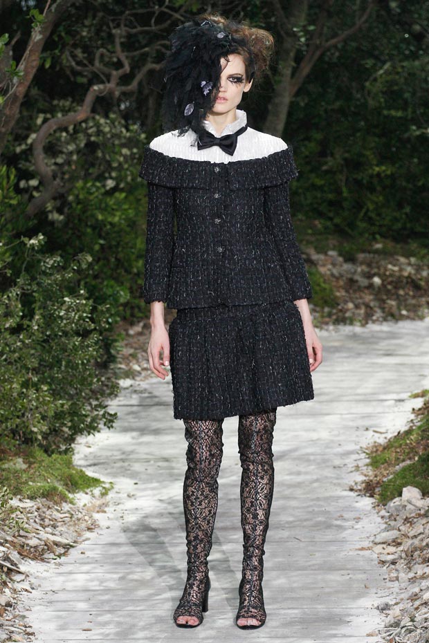 Chanel Spring 2013 Couture collection bow tweed lace feathers