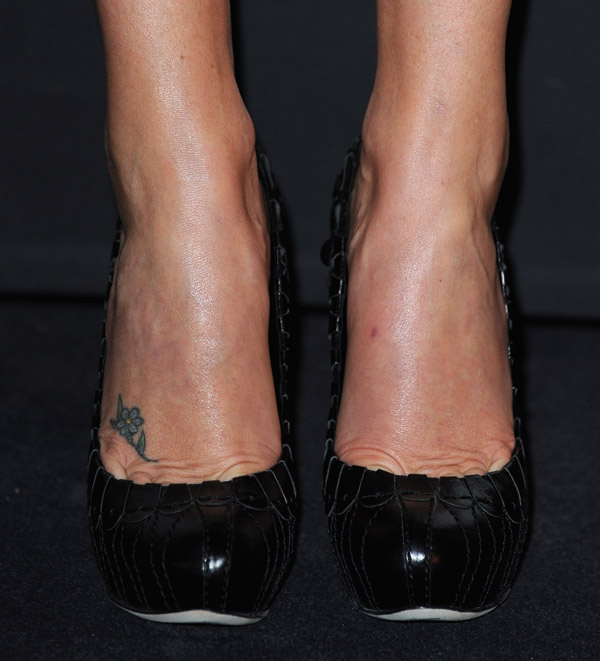 Charlize Theron Dior pumps 2