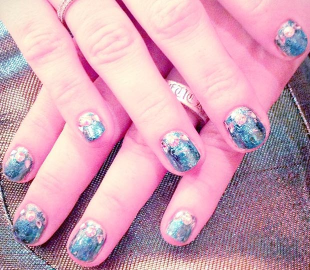 Demi Lovato nails foils