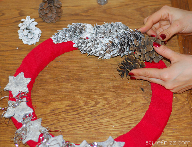 DIY Christmas wreaths stars and pinecones