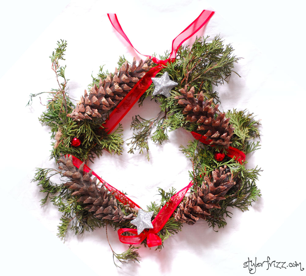 diy natural winter wreath pinecones