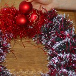 DIY Wreaths arrange baubles