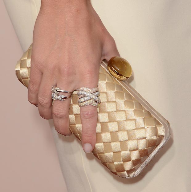 Emily Blunt JustFab clutch Graziela jewelry Critics Choice Awards 2013
