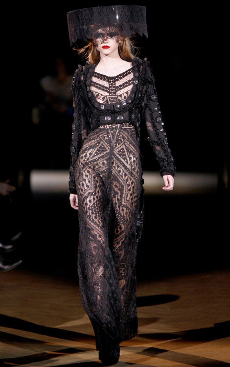 Ciara’s Black Givenchy Lace Dress For 2010 Grammys