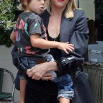 Gwen Stefani son Kingston black nails colored pedicure