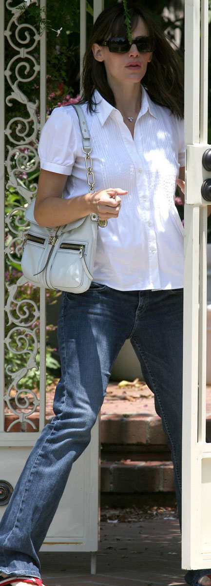 Jennifer Garner Baby Bump White Shirt