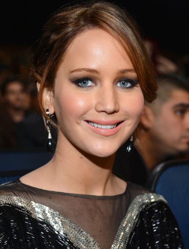 Jennifer Lawrence hair and makeup People s Choice Awards 2013