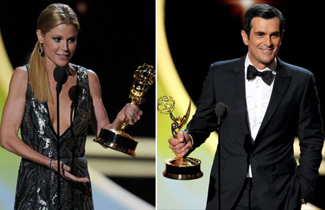 Julie Bowen’s 2011 Emmy Award In Oscar De La Renta Plunging V Neck Sequined Dress