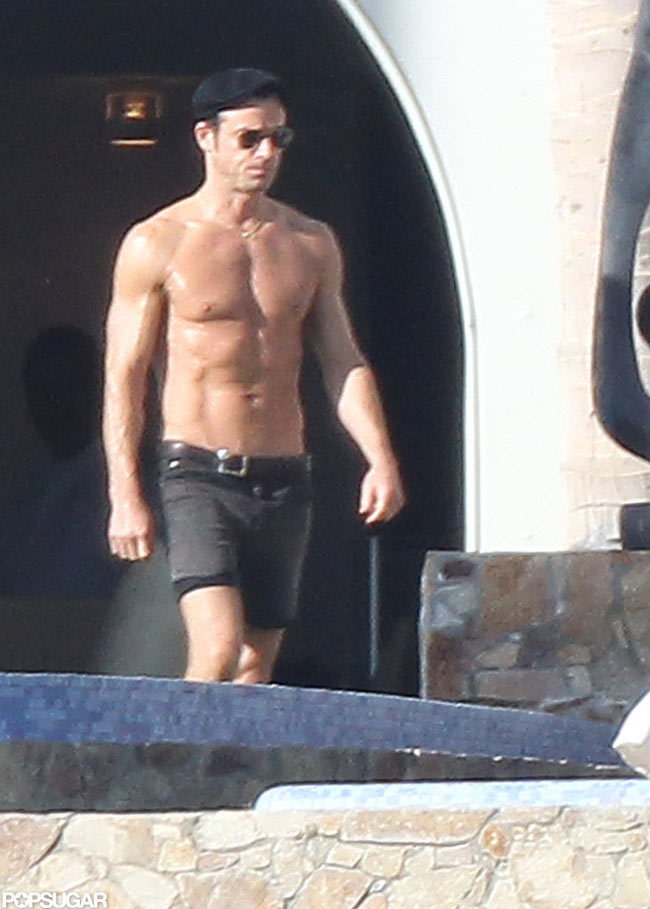 Justin Theroux sunbathing in Cabo