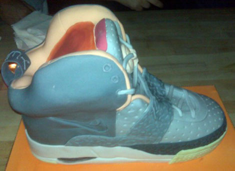Kanye West’s Bday Nike Air Yeezy Sneaker Cake!