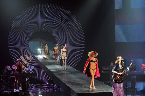 Karen Elson lingerie fashion show 2011
