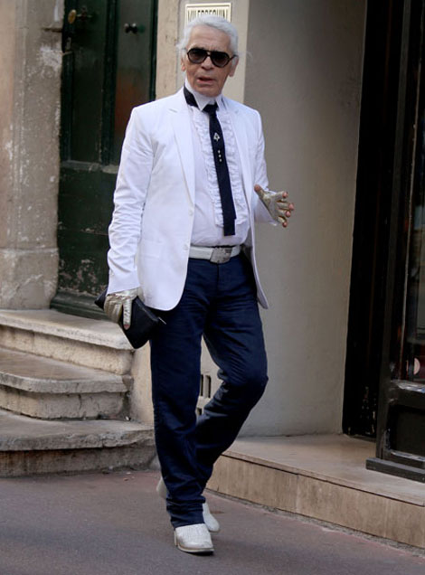 Karl Lagerfeld wears summer outfit skinny tie