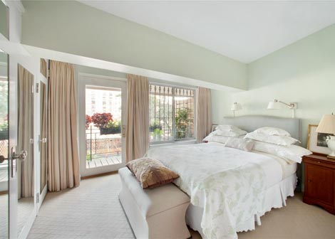 Karlie Kloss New York Apartment bedroom