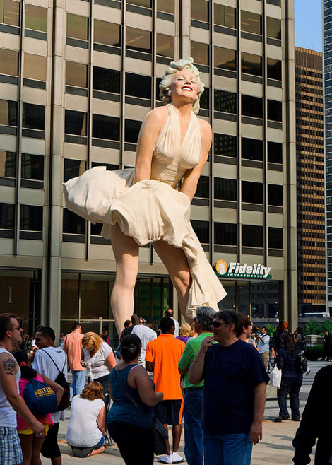 Marilyn Monroe’s Giant Statue