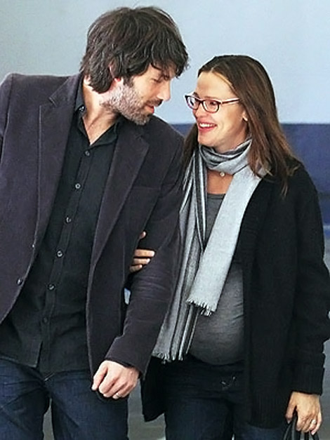 pregnant Jennifer Garner with husband Ben Affleck