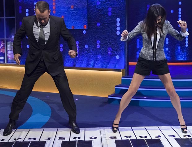 Sandra Bullock Tom Hanks piano Chopsticks dance