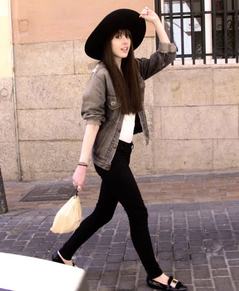 Skinny Jeans Large hat flat shoes