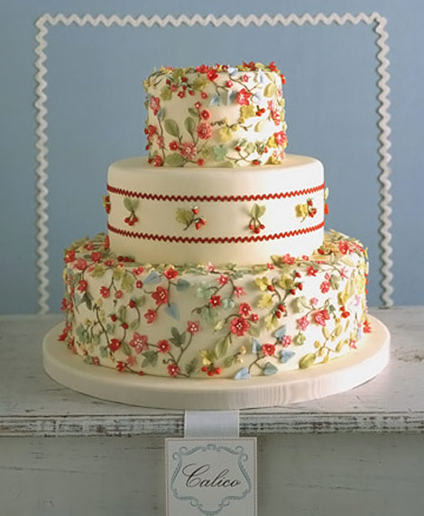 Tiny flowers wedding cake calico