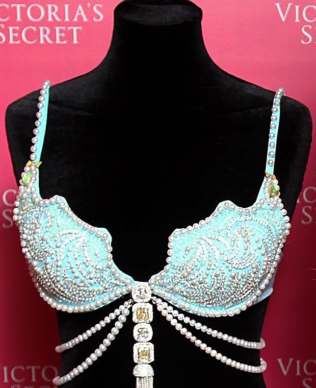 Victoria s Secret Fantasy bra 2011 worn by Miranda Kerr