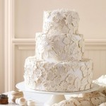 white flowers applique wedding cake