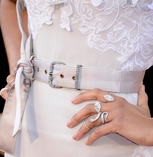 Zoe Saldana rings 2013 Oscars