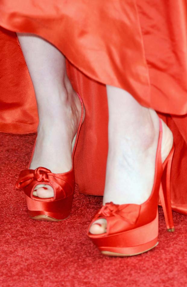 Zooey Deschanel Casadei red shoes 2013 Golden Globes
